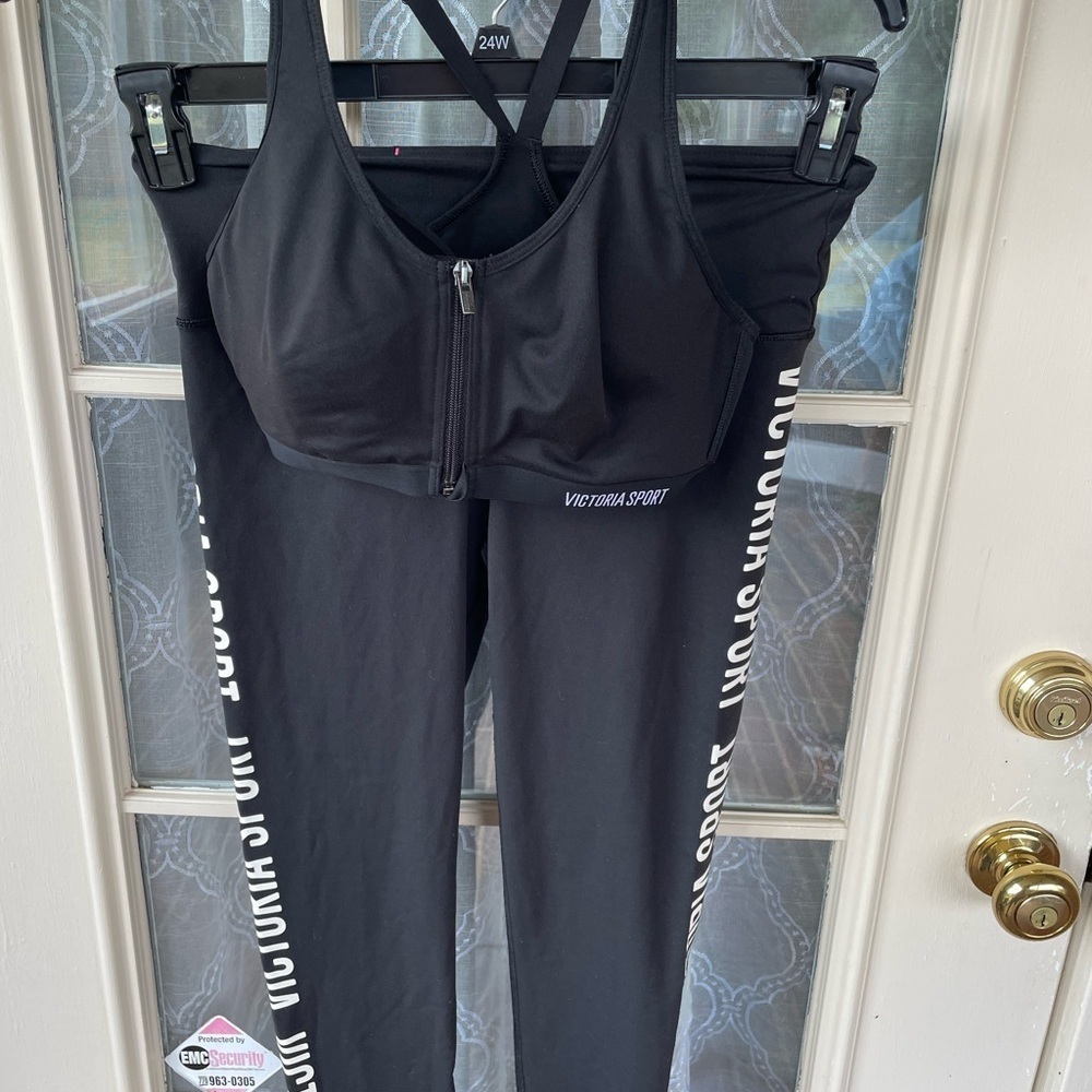 Victoria Sport VSX Black Leggings + Zip Front Sports Bra Set M